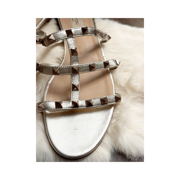 Valentino Garavani
Tonal Rockstud Flat Leather Slide Sandals 7-7.5 38 European - Picture 9 of 14